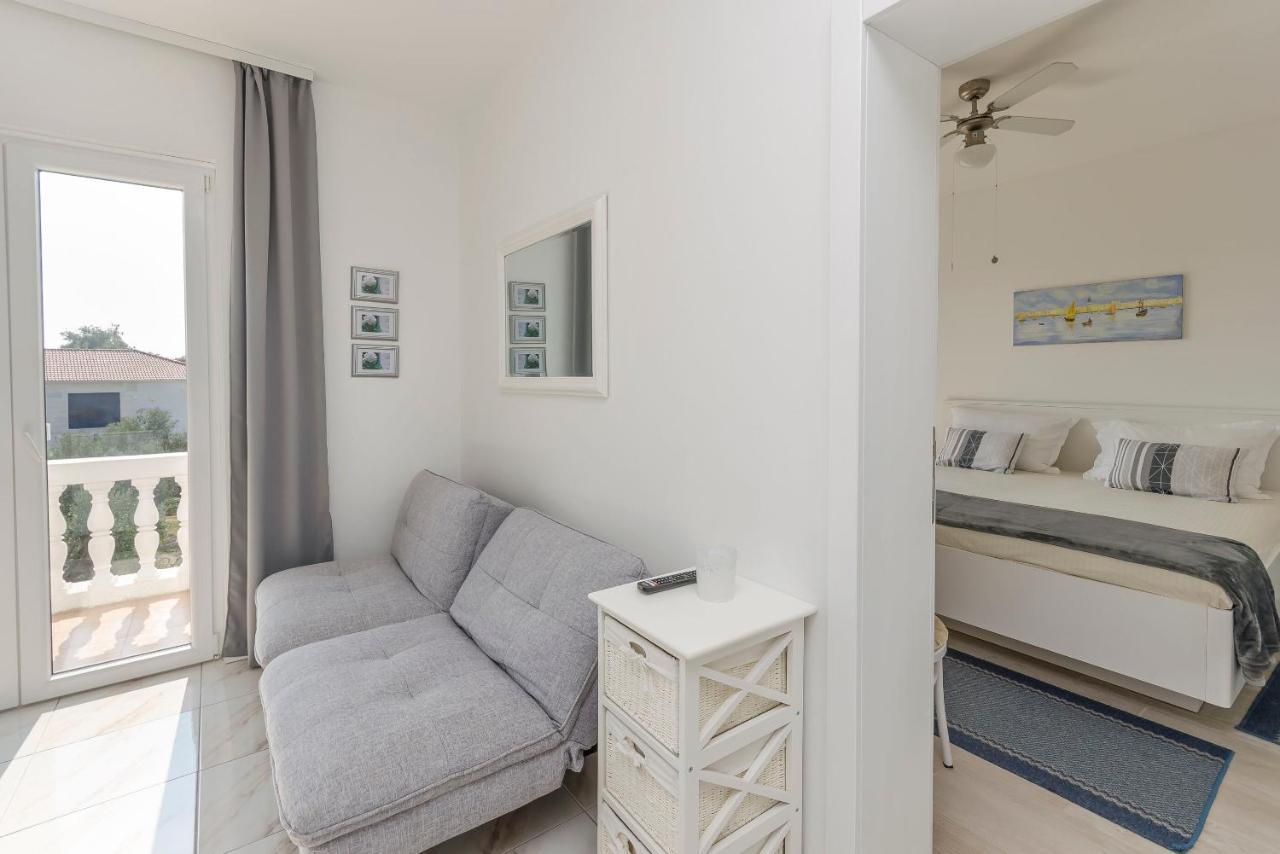 Apartments And Rooms On The Beach Vodice Exterior foto