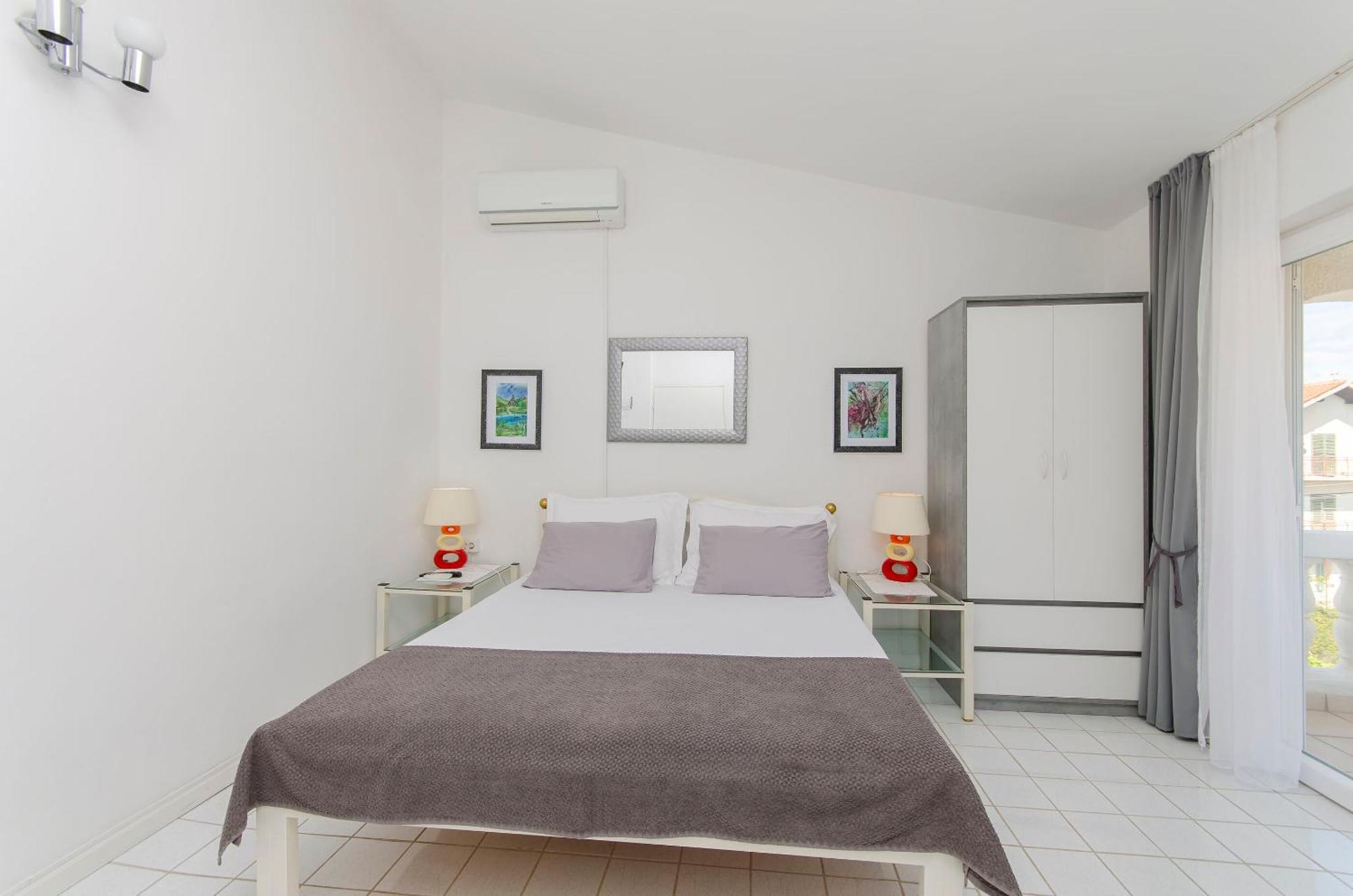 Apartments And Rooms On The Beach Vodice Exterior foto